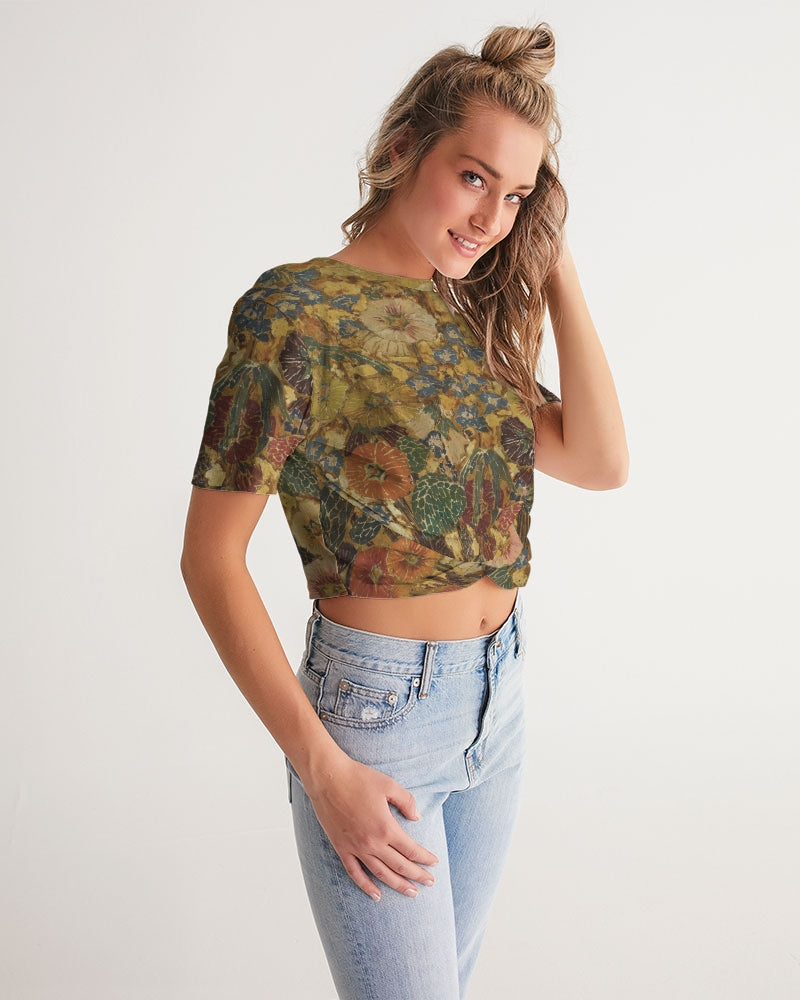 Autumn play Women's All-Over Print Twist-Front Cropped Tee