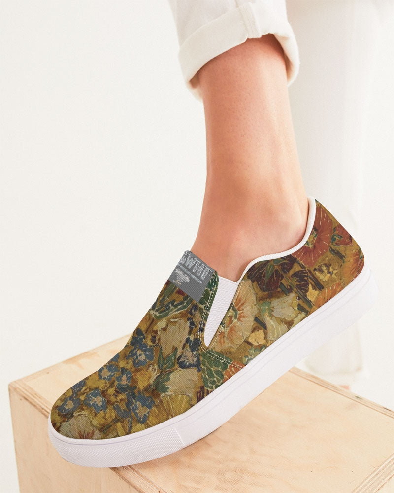 Autumn play Women's Slip-On Canvas Shoe