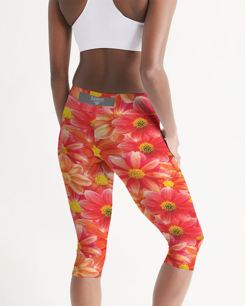 Beautiful blood orange flower design Women's All-Over Print Mid-Rise Capri