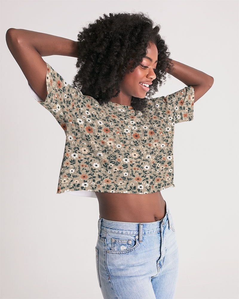 Busy and pretty Women's All-Over Print Lounge Cropped Tee