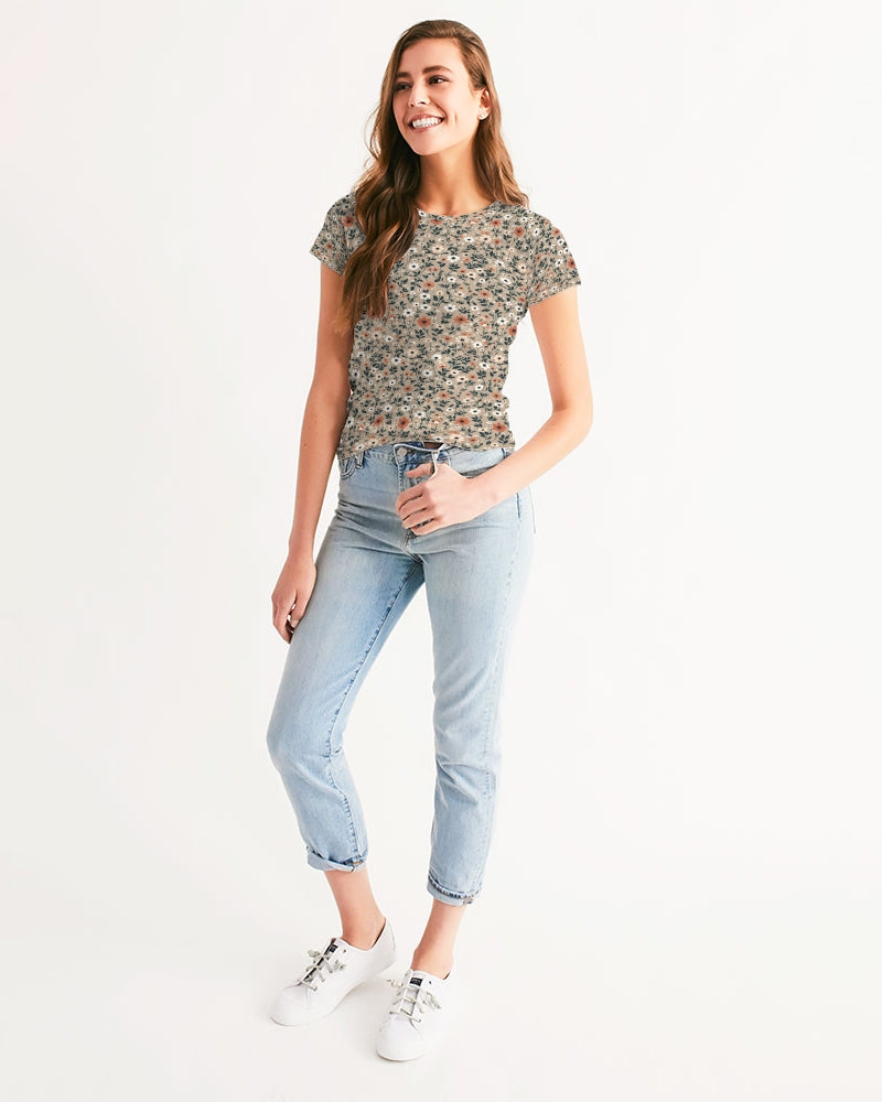 Busy and pretty Women's All-Over Print Tee