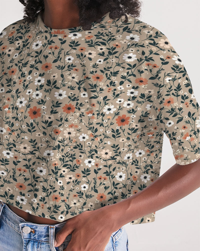 Busy and pretty Women's All-Over Print Lounge Cropped Tee