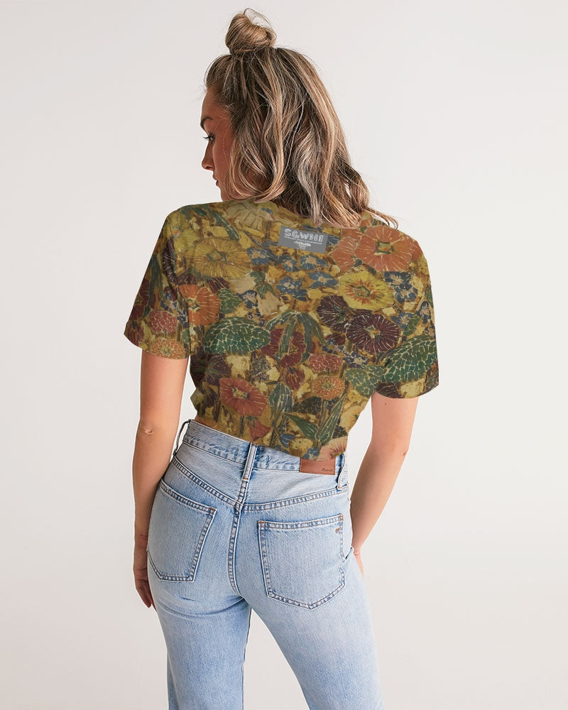 Autumn play Women's All-Over Print Twist-Front Cropped Tee