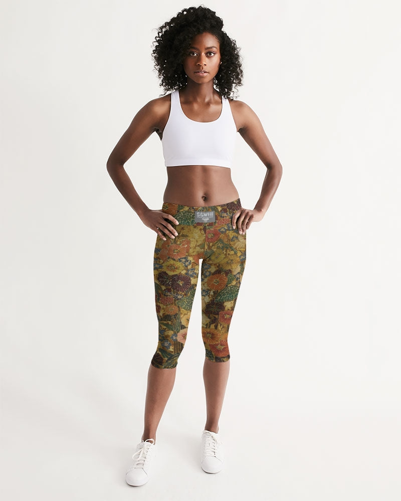 Autumn play Women's All-Over Print Mid-Rise Capri