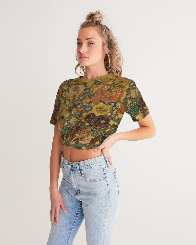 Autumn play Women's All-Over Print Twist-Front Cropped Tee