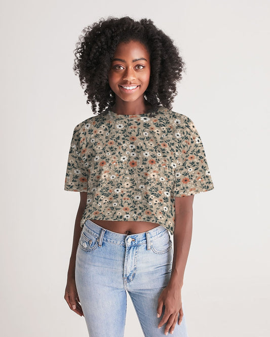 Busy and pretty Women's All-Over Print Lounge Cropped Tee