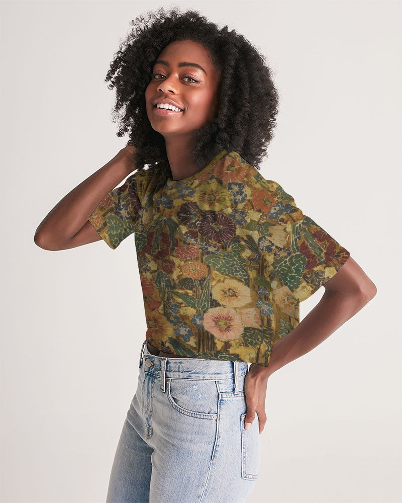 Autumn play Women's All-Over Print Lounge Cropped Tee