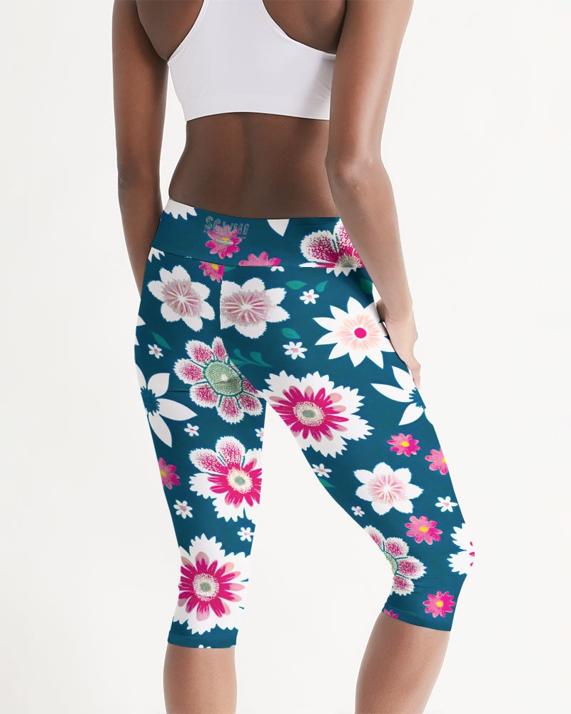 Beautiful floral pattern Women's All-Over Print Mid-Rise Capri