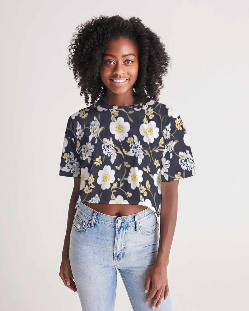 Pink flower black background Women's All-Over Print Lounge Cropped Tee