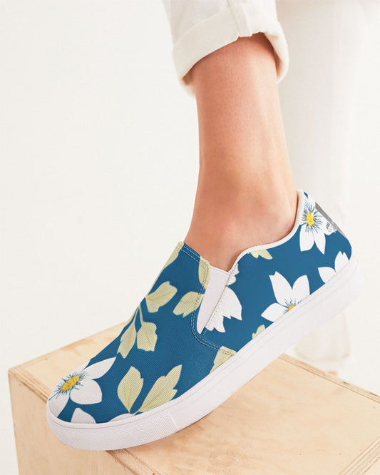 Dark blue background and white flower pattern Women's Slip-On Canvas Shoe