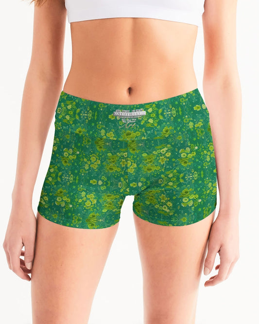 Green lush Repeat pattern Women's Mid-Rise Yoga Shorts