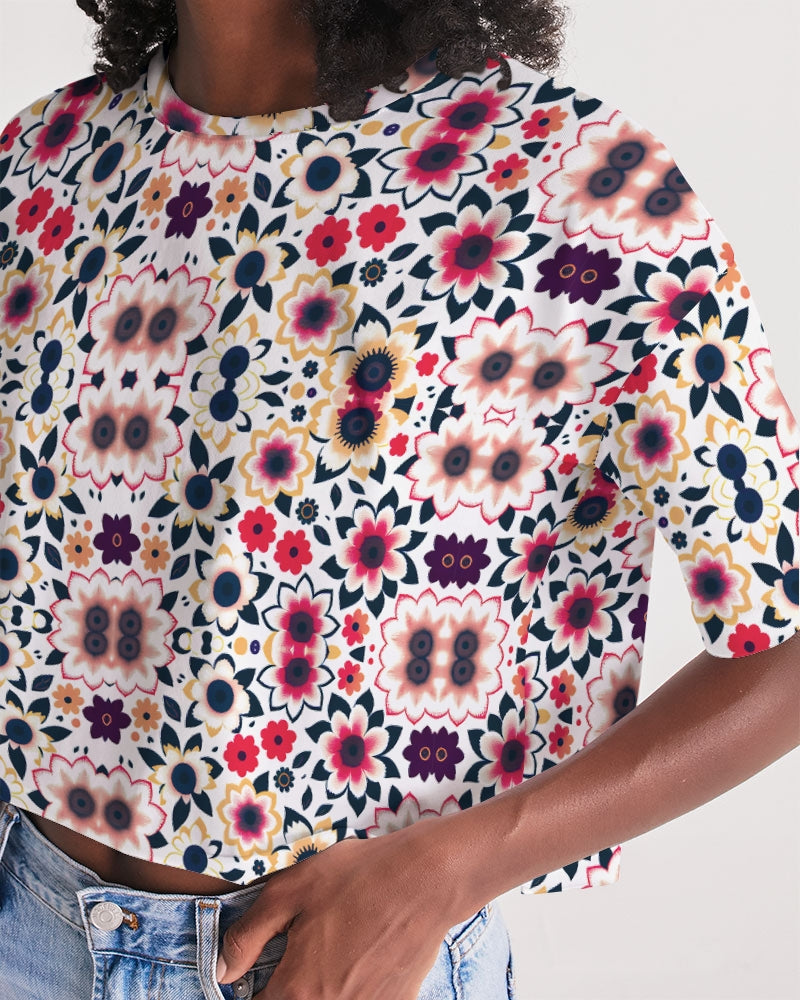 Abstract flower pattern Women's All-Over Print Lounge Cropped Tee