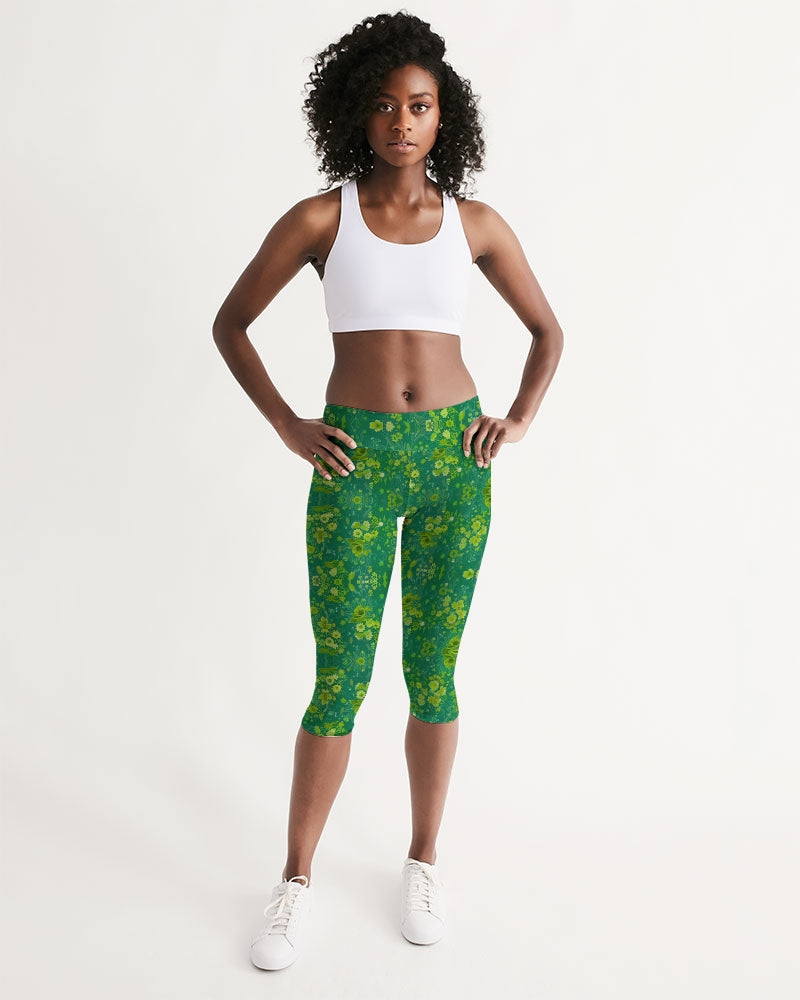 Green lush Repeat pattern Women's Mid-Rise Capri