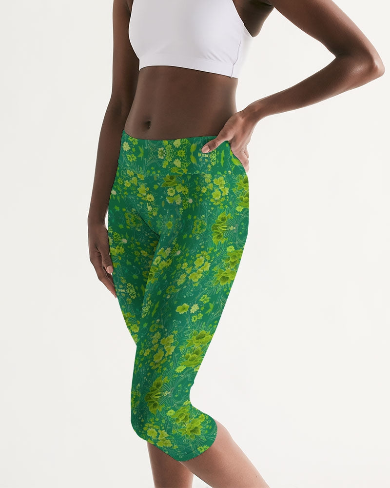 Green lush Repeat pattern Women's Mid-Rise Capri