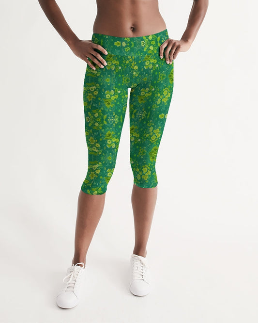 Green lush Repeat pattern Women's Mid-Rise Capri