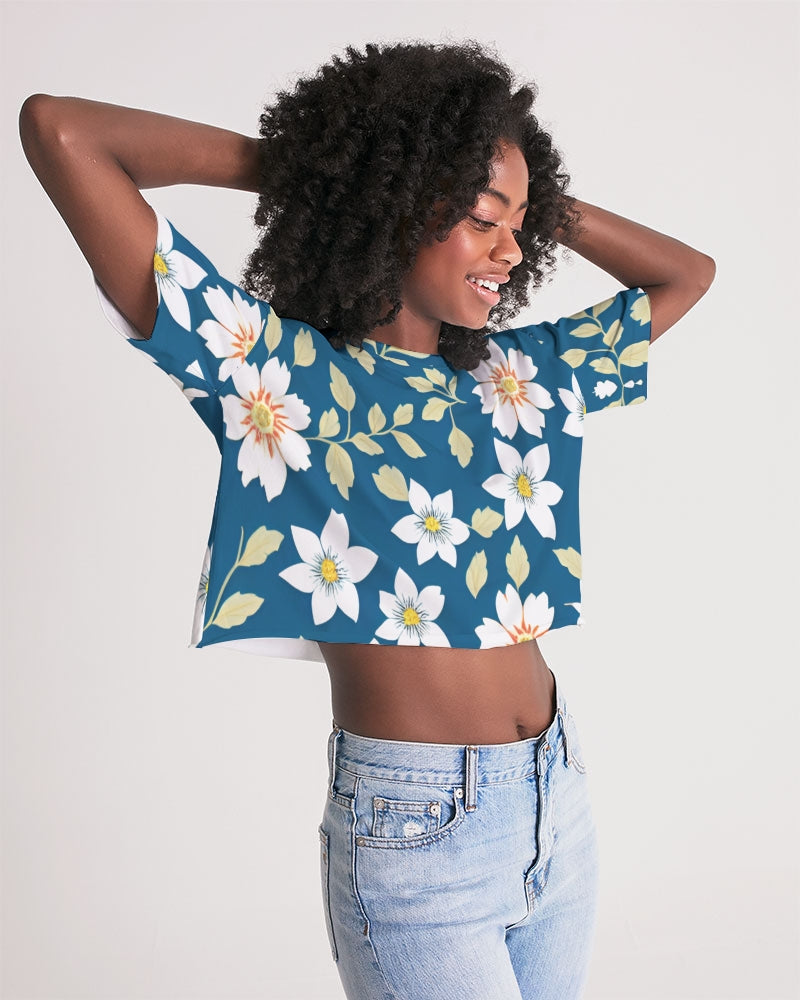 Dark blue background and white flower pattern Women's All-Over Print Lounge Cropped Tee