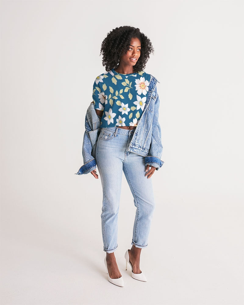 Dark blue background and white flower pattern Women's All-Over Print Lounge Cropped Tee