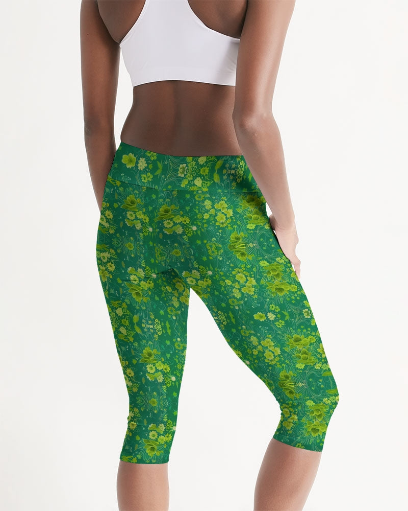 Green lush Repeat pattern Women's Mid-Rise Capri