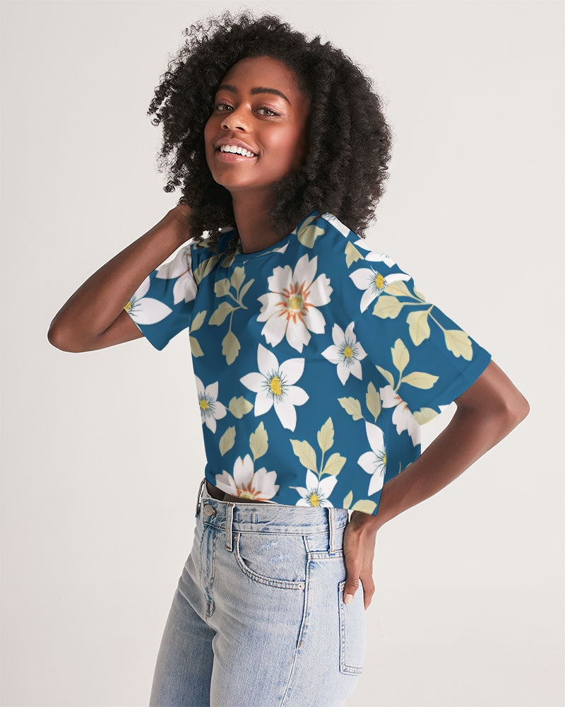 Dark blue background and white flower pattern Women's All-Over Print Lounge Cropped Tee