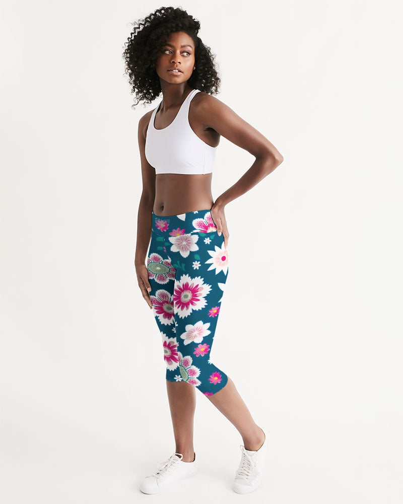 Beautiful floral pattern Women's All-Over Print Mid-Rise Capri