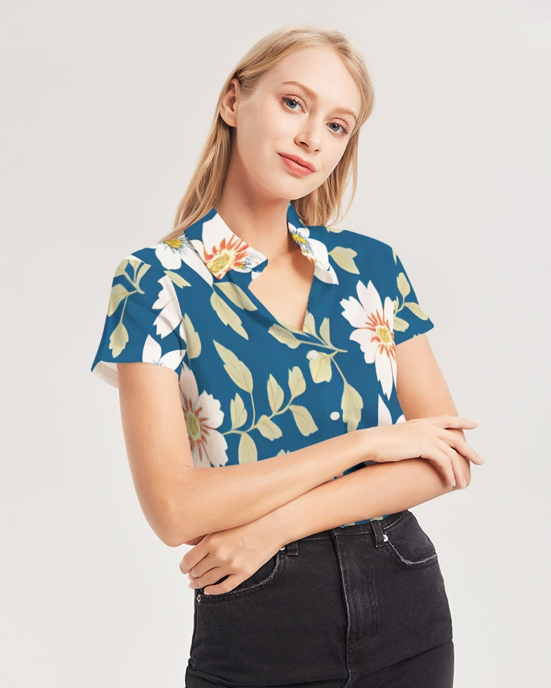 Dark blue background and white flower pattern Women's All-Over Print Short Sleeve Button Up